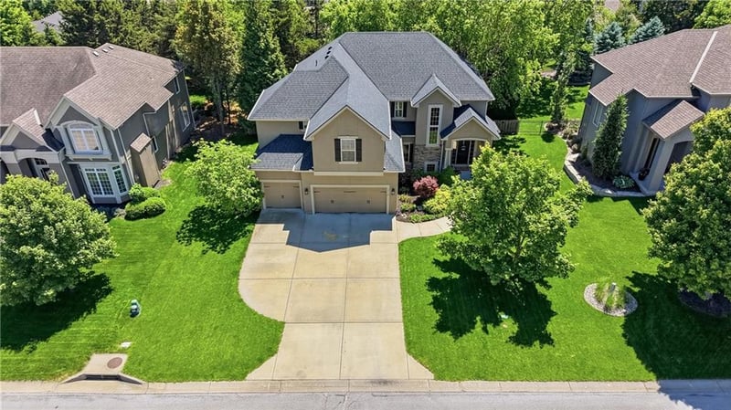 1413 NE Kenwood Cir, Lee's Summit, MO 64064