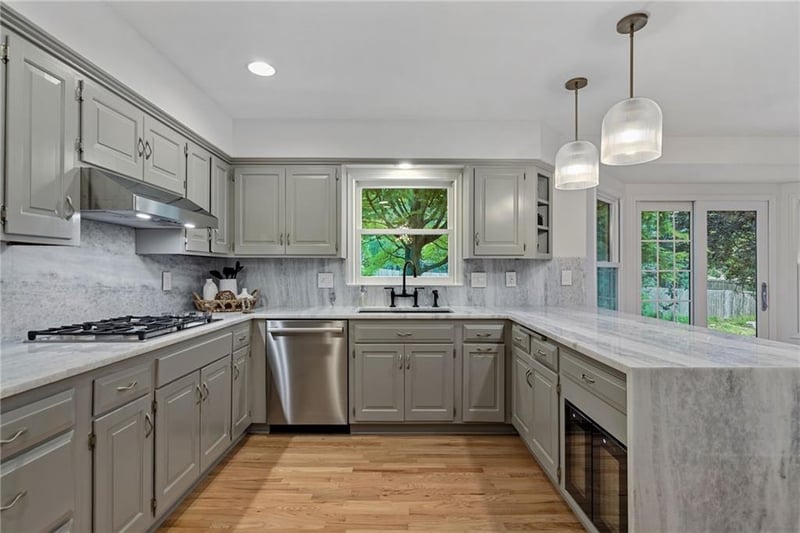 5400 W 84th Ter, Prairie Village, KS 66207