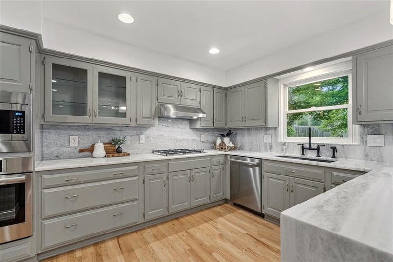 5400 W 84th Ter, Prairie Village, KS 66207