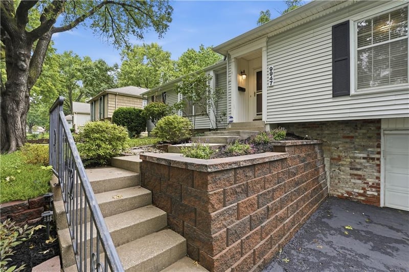 9947 Ballentine St, Overland Park, KS 66214
