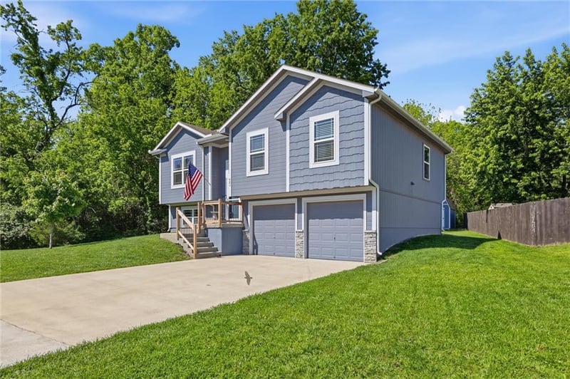 403 Timbercreek Dr, Belton, MO 64012