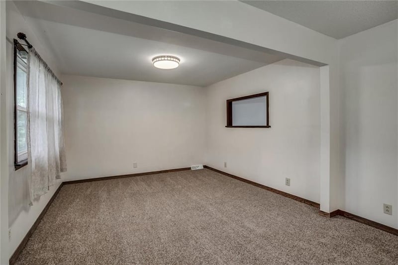 1203 Western St, Leavenworth, KS 66048