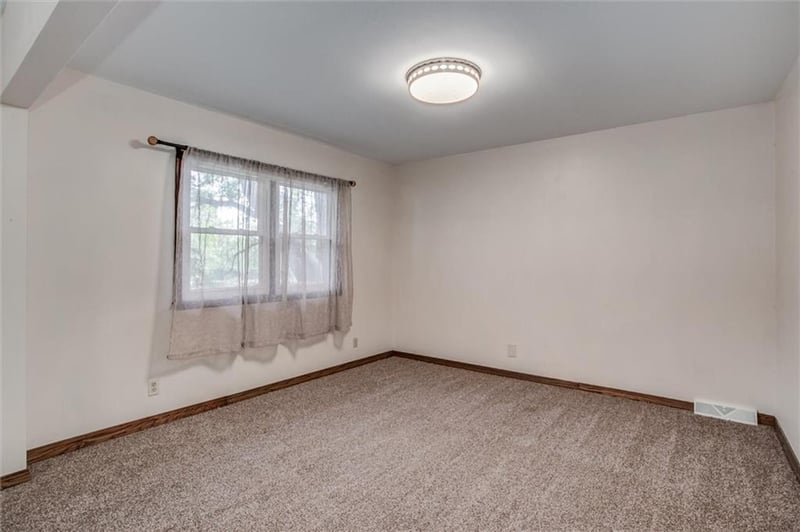 1203 Western St, Leavenworth, KS 66048