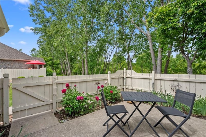 6024 Kensington Ct, Lee's Summit, MO 64064