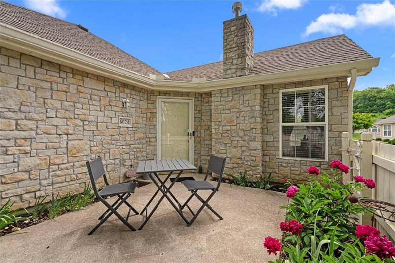 6024 Kensington Ct, Lee's Summit, MO 64064