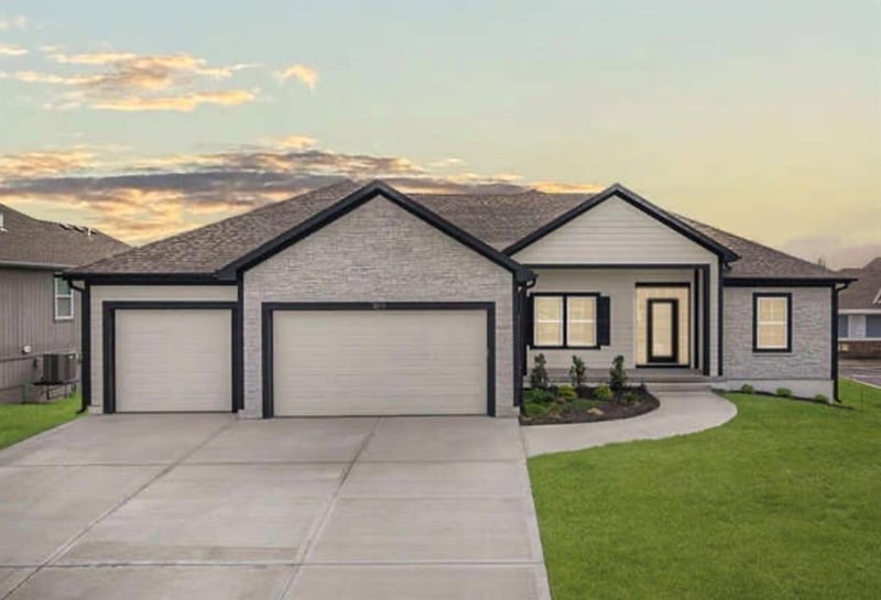 2211 Prairie Creek Dr, Kearney, MO 64060