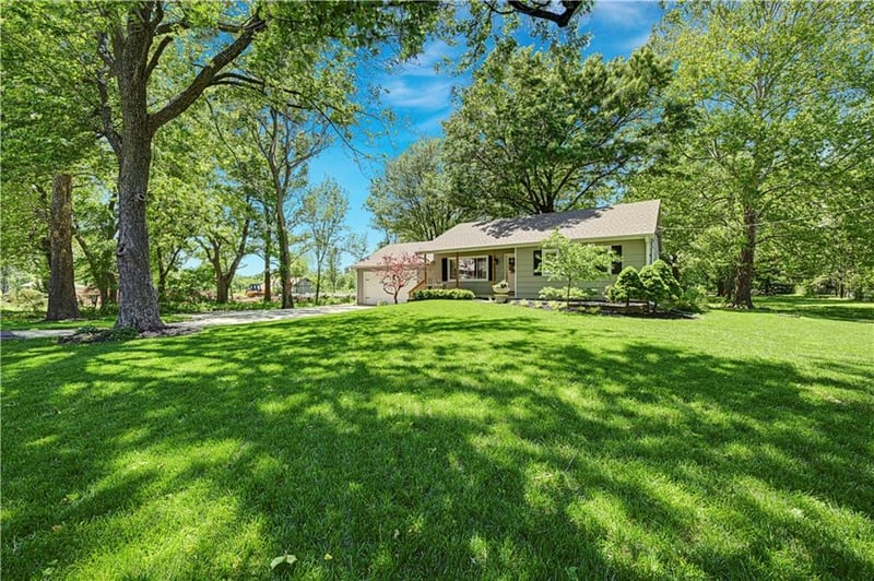 19734 Foster St, Stilwell, KS 66085