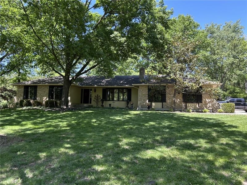 3200 Robinson Pike Rd, Grandview, MO 64030