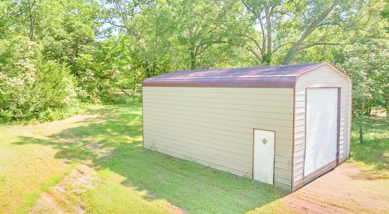 262 Sugar Lake Dr, Mound City, KS 66056