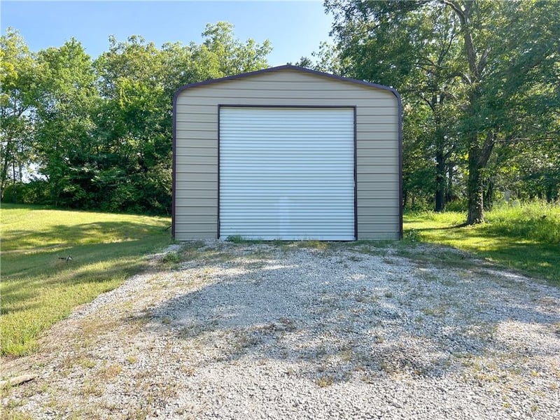 262 Sugar Lake Dr, Mound City, KS 66056