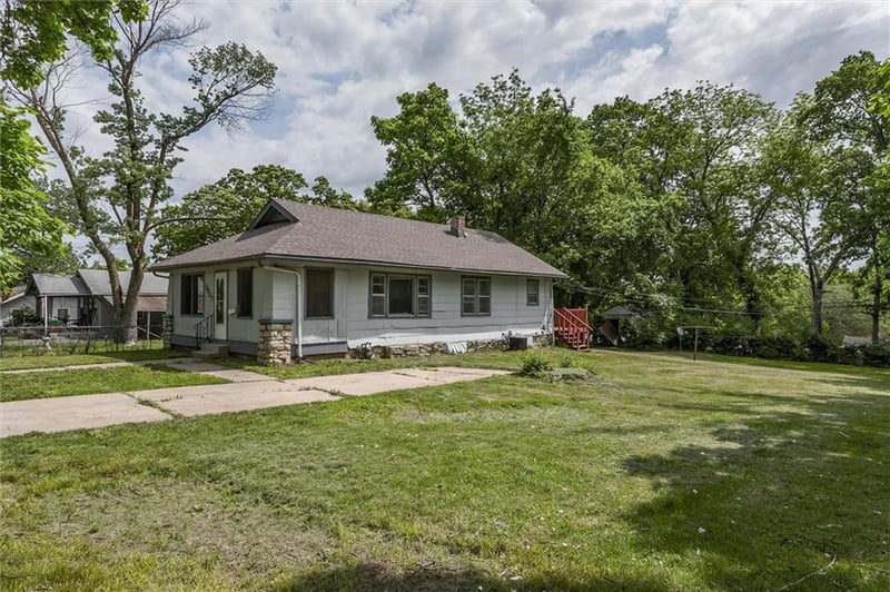 7907 Chestnut Ave, Kansas City, MO 64132