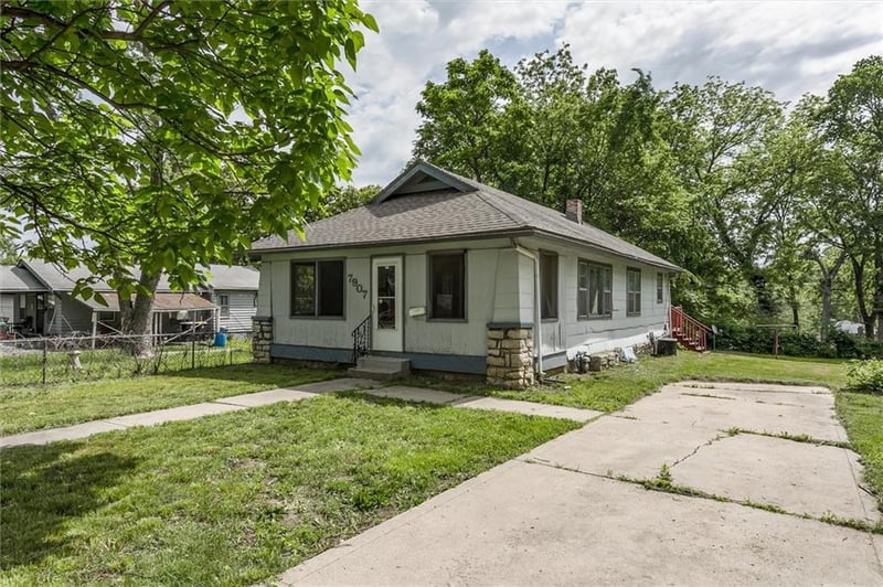7907 Chestnut Ave, Kansas City, MO 64132