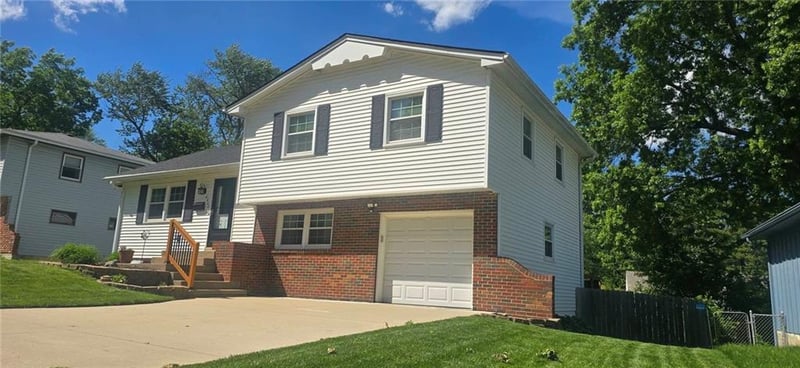 6400 73rd Ter, Overland Park, KS 66204