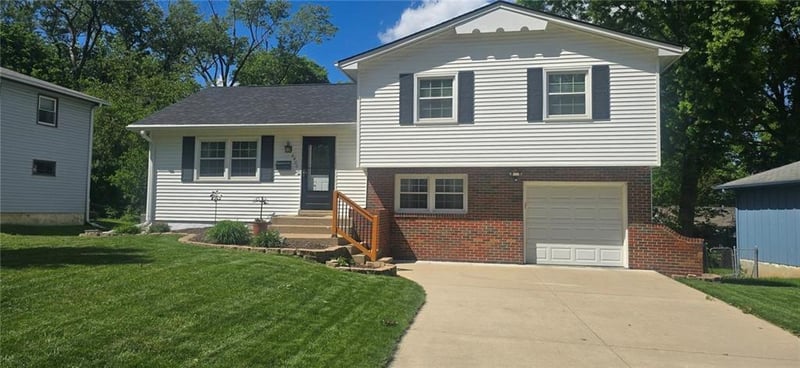 6400 73rd Ter, Overland Park, KS 66204