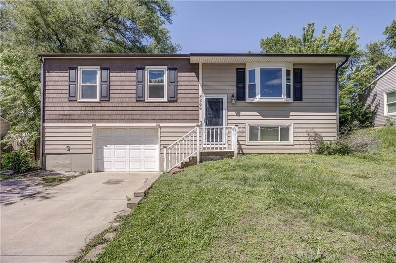 8266 Tauromee Ave, Kansas City, KS 66112
