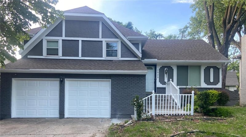 1828 Mohawk Dr, Olathe, KS 66062