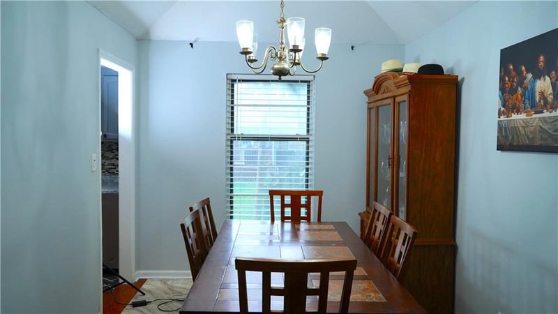 1828 Mohawk Dr, Olathe, KS 66062