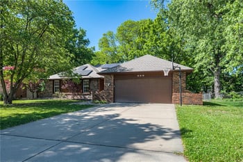 600 NW 66th St, Kansas City, MO 64118