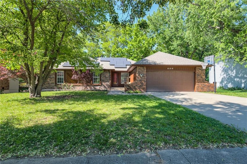 600 66th St, Kansas City, MO 64118
