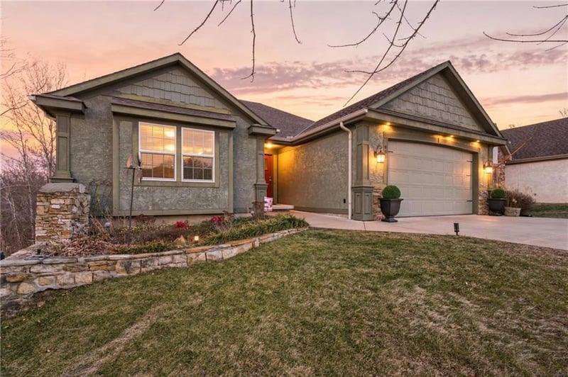 483 137th Pl, Bonner Springs, KS 66012