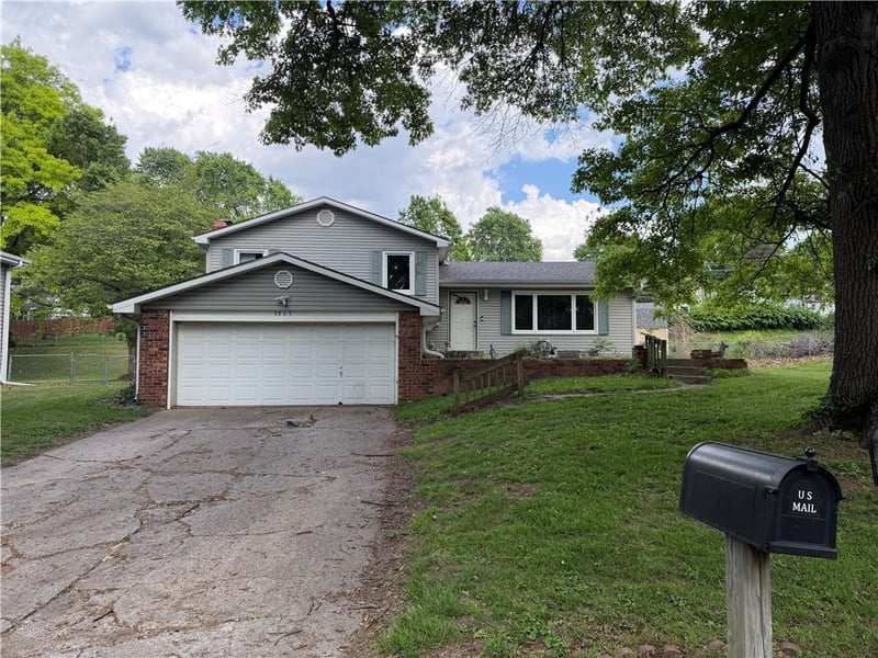 5905 Steven Dr, St Joseph, MO 64503