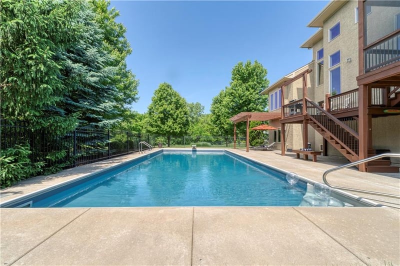 9511 161st Ter, Overland Park, KS 66085