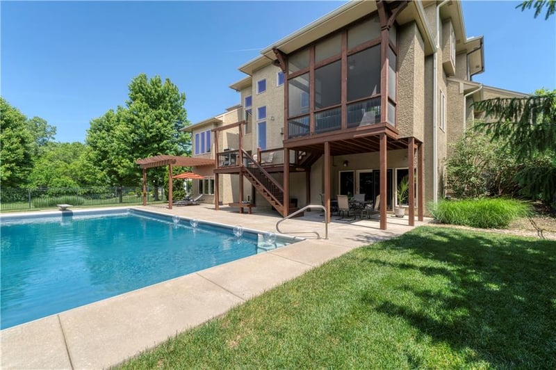 9511 161st Ter, Overland Park, KS 66085
