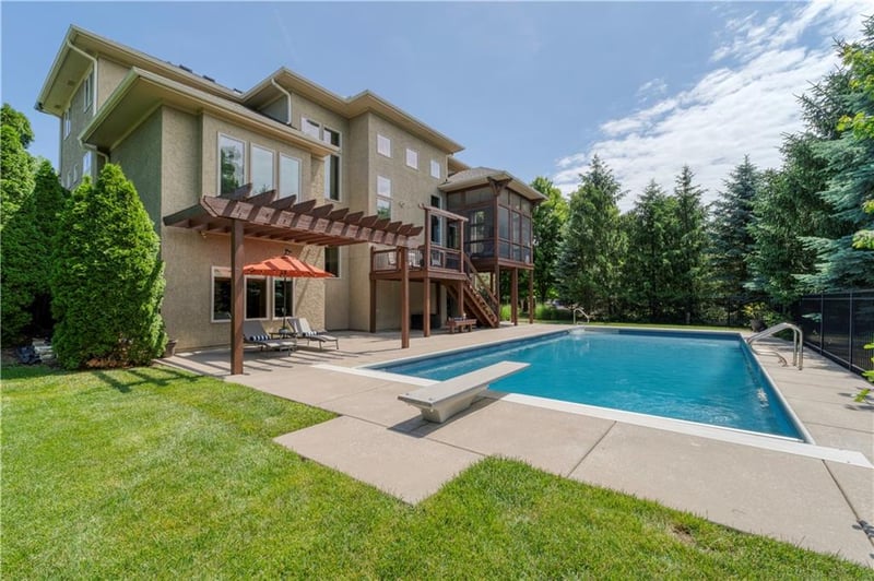 9511 161st Ter, Overland Park, KS 66085