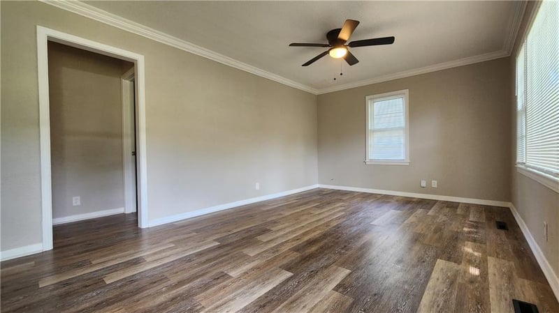 2102 Claremont Ave, Independence, MO 64052