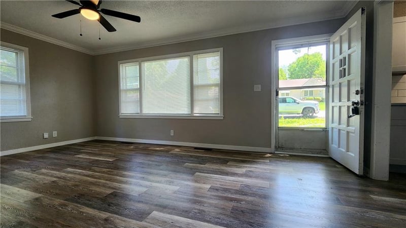 2102 Claremont Ave, Independence, MO 64052