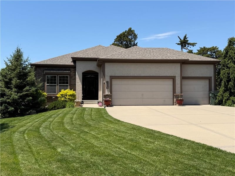 10830 Deer Run St, Olathe, KS 66061