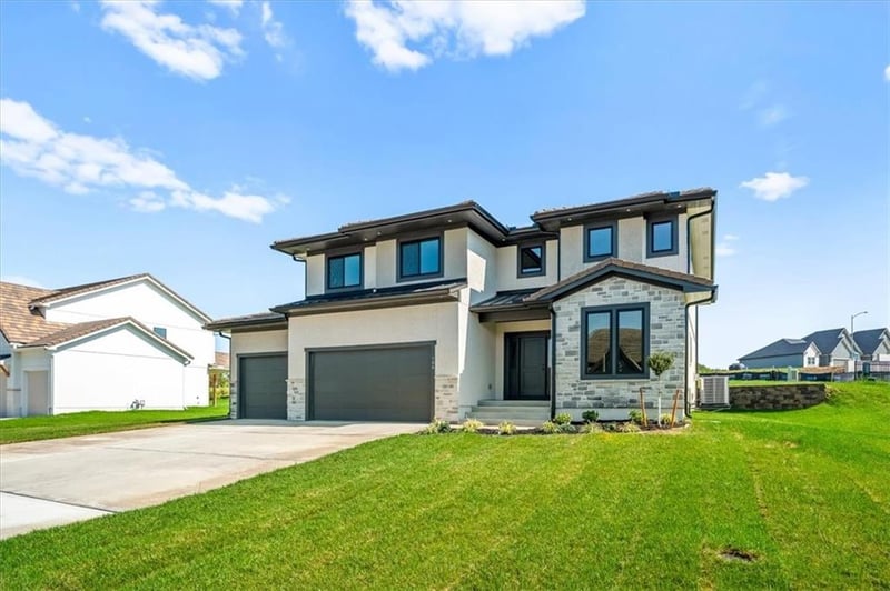 706 NE Lone Hill Dr, Lee's Summit, MO 64064