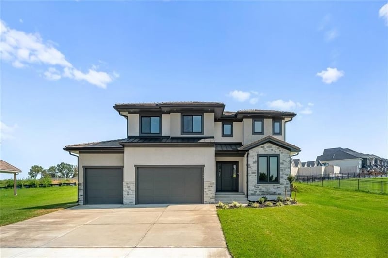 706 NE Lone Hill Dr, Lee's Summit, MO 64064