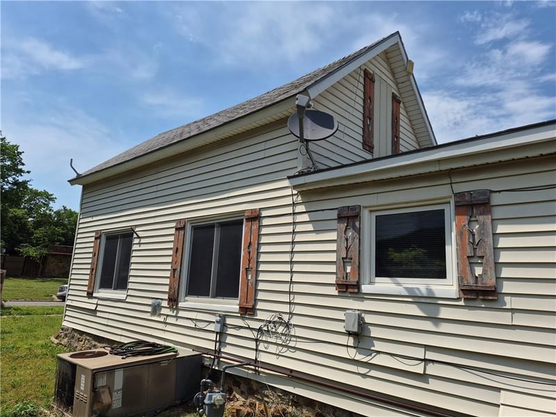 208 8th St, Fredonia, KS 66736