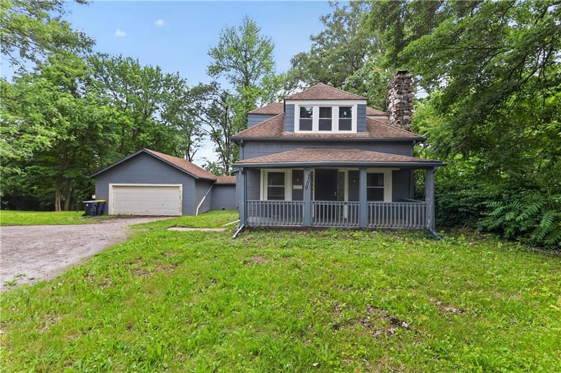 8309 Gregory Blvd, Kansas City, MO 64131