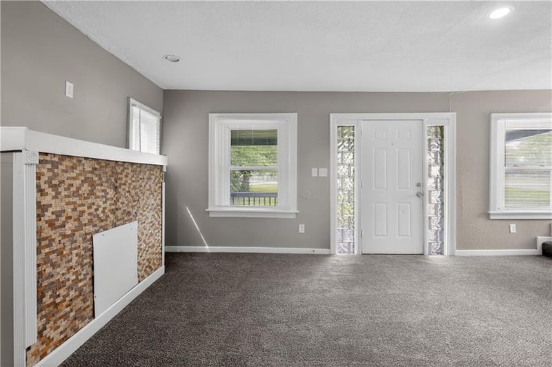 8309 Gregory Blvd, Kansas City, MO 64131