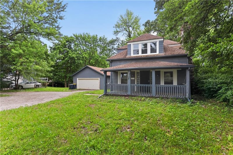 8309 Gregory Blvd, Kansas City, MO 64131