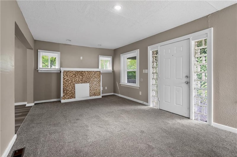 8309 Gregory Blvd, Kansas City, MO 64131