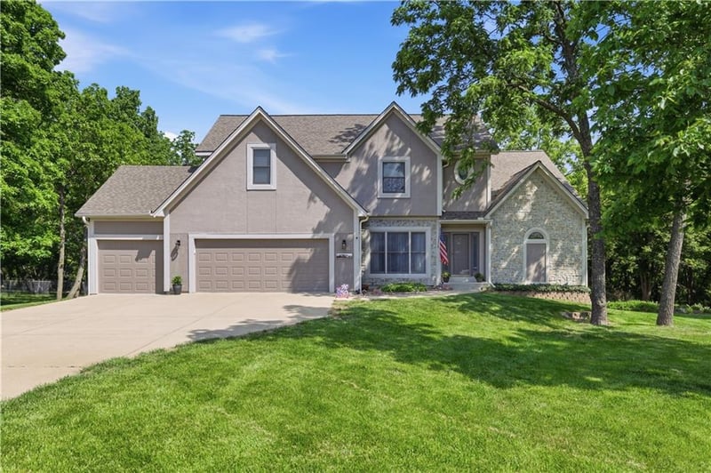 14760 Timber Ln, Bonner Springs, KS 66012