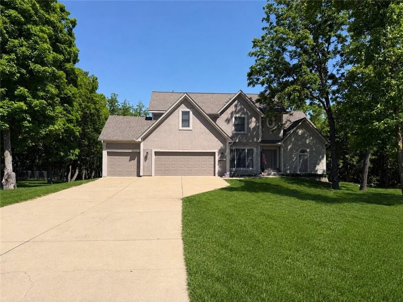 14760 Timber Ln, Bonner Springs, KS 66012