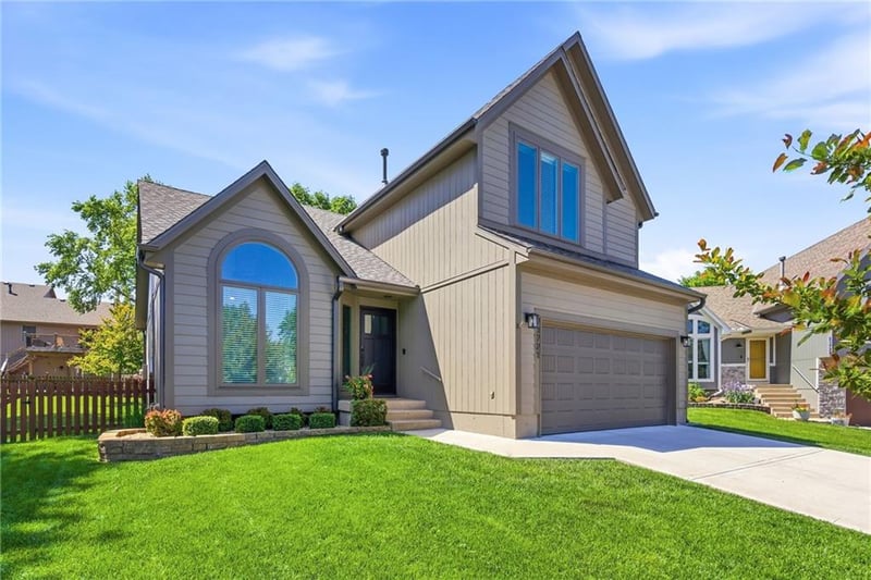 21721 52nd St, Shawnee, KS 66226
