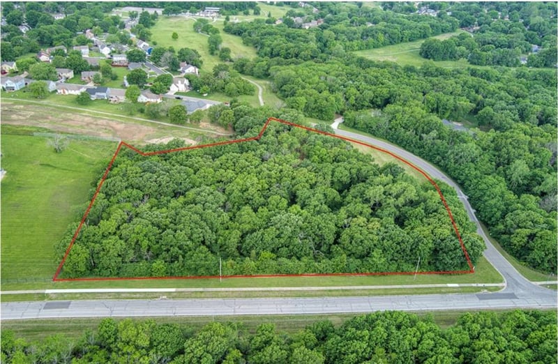 14201 Laquinta Dr, Grandview, MO 64030