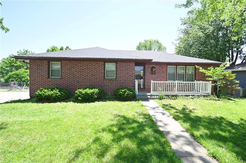 3110 Bristol St, St Joseph, MO 64506