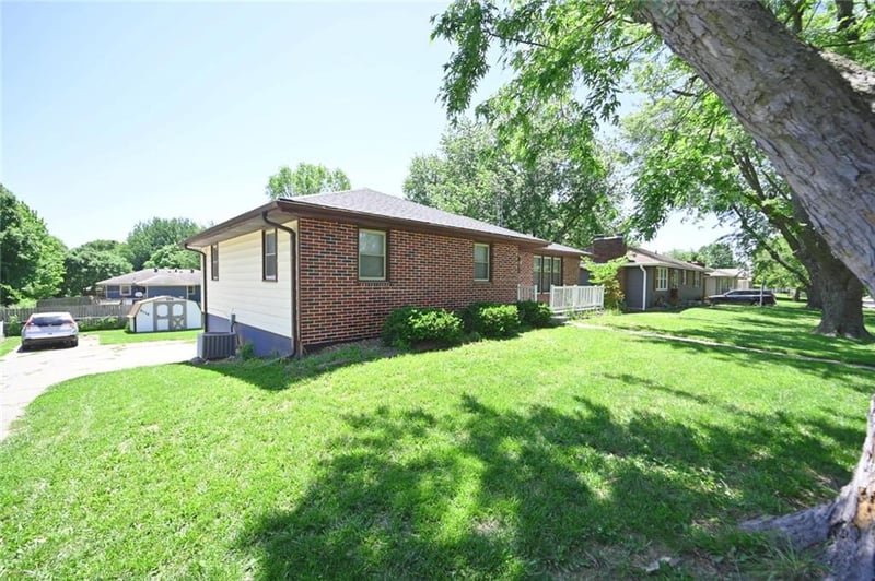 3110 Bristol St, St Joseph, MO 64506