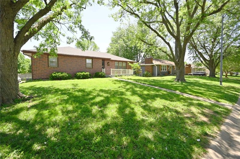 3110 Bristol St, St Joseph, MO 64506