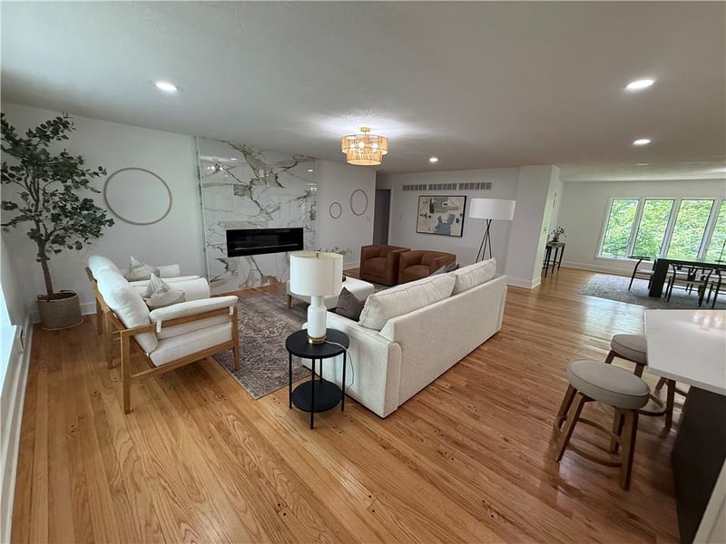 13761 Lookout Dr, Kansas City, MO 64139