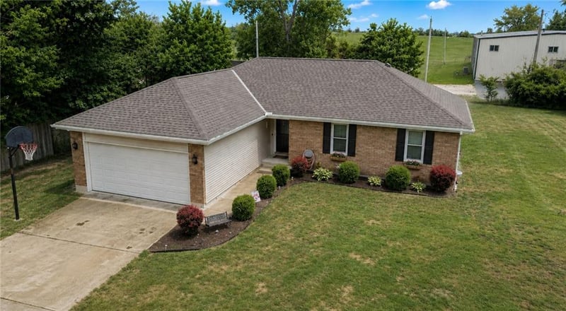 411 10th St, Garden City, MO 64747