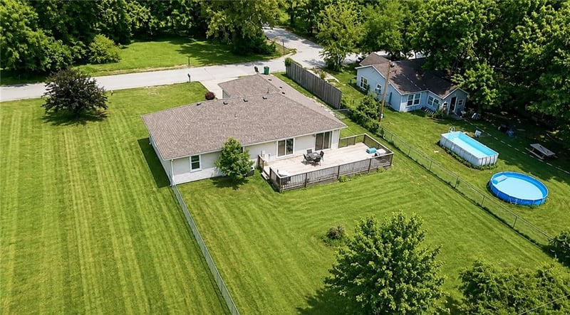 411 10th St, Garden City, MO 64747