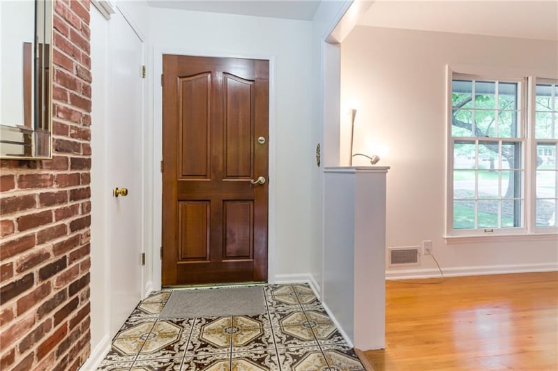 7225 Booth St, Prairie Village, KS 66208