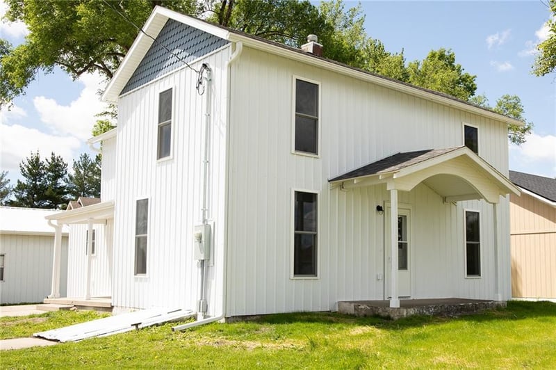 302 Little Brick Rd, Cameron, MO 64429